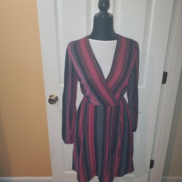 MONTAEU Faux Wrapped Dress - Picture 7 of 10